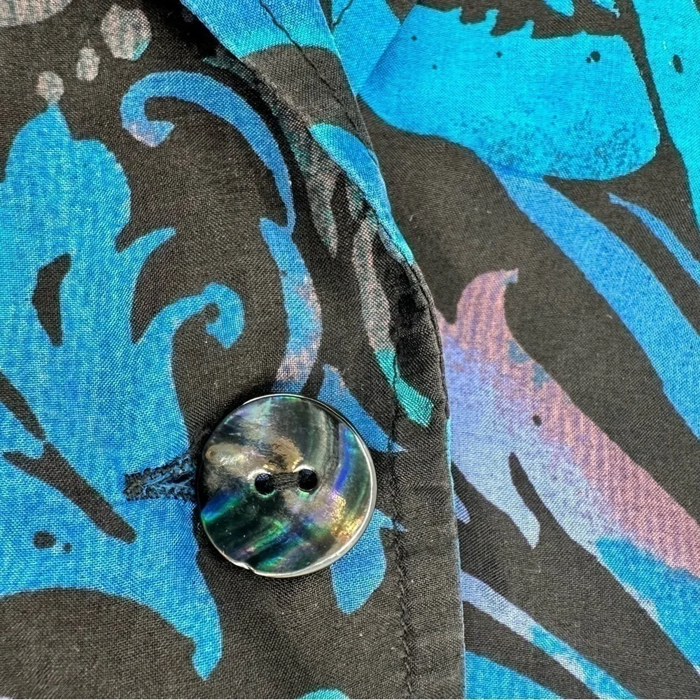 Chico’s 100% Silk Bright Blues & Black Print V Neck Button Up Sheer Size 0/Small